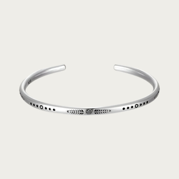 Minimalist silver cuff bracelet with engraved black details inspired by Brazil’s Noronha island.