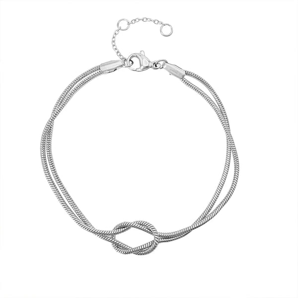 Silver double chain bracelet with central knot, inspired by Brazilian minimalist style.
