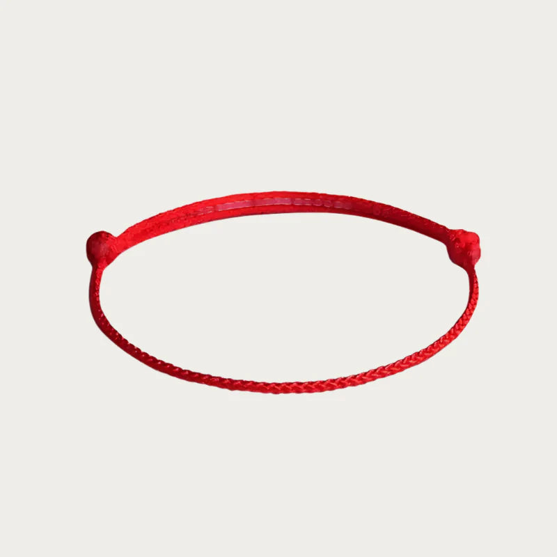 Red cotton bracelet with knot detail inspired by Brazilian summer style.